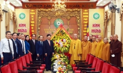 Phó Thủ tướng Thường trực Phạm Bình Minh chúc mừng Đại lễ Phật đản