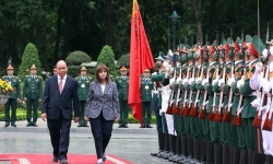 Chủ tịch nước Nguyễn Xuân Phúc chủ trì lễ đón và hội đàm với Tổng thống Hy Lạp
