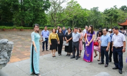 Đoàn công tác Hội Nhà báo Việt Nam tham quan thực tế tại khu di tích quốc gia đặc biệt Lam Kinh