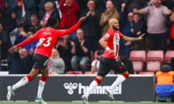 Thắng Southampton 2-1, Liverpool tiếp tục bám đuổi Man City trên BXH Ngoại hạng Anh
