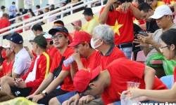 Sân Mỹ Đình 'ngập' trong sắc đỏ trước trận chung kết SEA Games 31