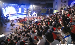 Hàng nghìn học sinh, sinh viên xếp hàng gặp mặt VĐV SEA Games 31