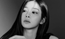 Nữ phụ 'Hẹn hò chốn công sở' Seol In Ah kiêu kỳ trong bộ ảnh ở công ty mới