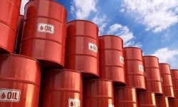 Thủ tướng Chính phủ yêu cầu theo dõi kỹ thông tin nhập khẩu xăng dầu từ Malaysia