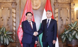 Chủ tịch Quốc hội Hungary chủ trì lễ đón và hội đàm với Chủ tịch Quốc hội Vương Đình Huệ