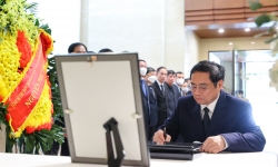 Thủ tướng Phạm Minh Chính ghi sổ tang tưởng niệm cựu Thủ tướng Nhật Bản Abe Shinzo
