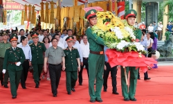 Thủ tướng dự chương trình tưởng nhớ, tri ân các anh hùng, liệt sĩ hi sinh ở chiến trường Lào