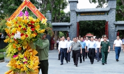 Thủ tướng Phạm Minh Chính dâng hương tưởng niệm Chủ tịch Hồ Chí Minh, tri ân anh hùng, liệt sĩ
