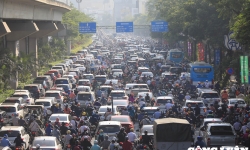 Hà Nội: Ùn tắc giao thông khiến người dân “sợ xe buýt”