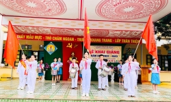 Hàng ngàn giáo viên, học sinh các tỉnh miền Trung náo nức ngày khai trường