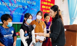 Học sinh nghèo ở Kiên Giang được trao tặng nhiều thẻ bảo hiểm y tế, xe đạp