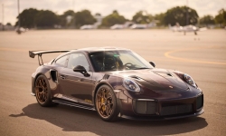 Cận cảnh Porsche 911 GT2 RS màu tím được trả giá hơn 8 tỷ đồng