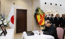 Chủ tịch nước Nguyễn Xuân Phúc lên đường đến Nhật Bản dự Lễ Quốc tang cố Thủ tướng Abe Shinzo