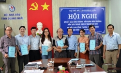Hội viên nhà báo tỉnh Quảng Ngãi ký kết giao ước thi đua xây dựng môi trường văn hoá