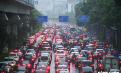 Hạ tầng yếu kém, giao thông công cộng vẫn chắp vá, có nên thu phí vào nội đô Hà Nội?