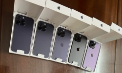 Doanh nghiệp bán lẻ “kêu trời” vì khan iPhone, Apple vừa đá bóng, vừa thổi còi?