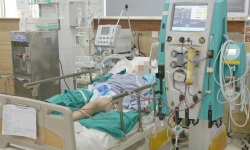 Bệnh viện Bạch Mai: Khó khăn chồng chất nhưng không dám… xé rào