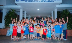 Hoa hậu Phan Kim Oanh mang yêu thương cho làng trẻ em SOS