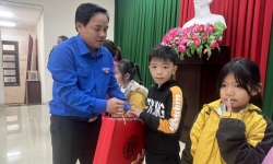 Tuổi trẻ Thừa Thiên Huế góp sức để trẻ em được vui xuân, người già được ấm Tết