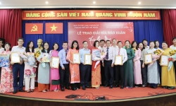 Hội Nhà báo TP HCM trao giải bìa báo xuân Quý Mão 2023