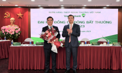 ĐHĐCĐ bất thường năm 2023 của Vietcombank đã bầu bổ sung 1 Thành viên HĐQT và thông qua kế hoạch tăng vốn