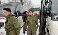 Nga và Ukraine trao đổi tù binh, trận chiến Bakhmut vẫn diễn ra ác liệt