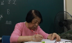 Bà giáo 80 tuổi và hành trình 28 năm gieo chữ cho trẻ em khiếm khuyết
