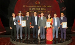 Tặng Bằng khen cho các nhóm tác giả đạt Giải báo chí toàn quốc về xây dựng Đảng