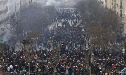 Hơn 1 triệu người tiếp tục biểu tình phản đối cải cách lương hưu ở Pháp