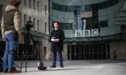 Nổi loạn tại BBC sau vụ Lineker bị 'cắt sóng', Thủ tướng Anh lên tiếng