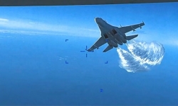 Mỹ công bố video UAV MQ-9 Reaper chạm trán với tiêm kích Su-27 của Nga