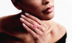 Viên kim cương hồng 'cực hiếm' có giá hơn 35 triệu USD