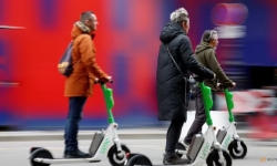 Người dân Paris bỏ phiếu cấm xe máy điện