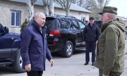 Tổng thống Putin gặp các chỉ huy quân sự Nga ở Kherson và Luhansk