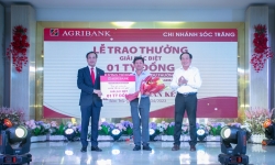 Agribank trao thưởng giải Đặc biệt 01 tỷ đồng cho khách hàng gửi tiền tại Sóc Trăng