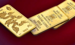 Vàng SJC “đóng băng”, giá vàng phi SJC tăng 740.000 đồng/lượng
