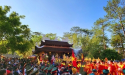 Hướng về cội nguồn, dâng hương tưởng nhớ vua Hùng tại Đền thờ  Âu Lạc tỉnh Lâm Đồng