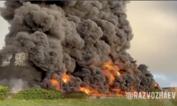 Kho xăng dầu ở Crimea bốc cháy do bị máy bay không người lái tấn công
