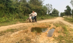 Hà Tĩnh: Người dân khốn khổ vì đường giao thông thi công dang dở do thiếu vốn
