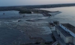 Vỡ đập cấp nước cho Crimea, gây lũ lụt và nguy cơ hạt nhân ở Ukraine