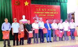 Hội Nhà báo TP Hà Nội tặng quà đối tượng chính sách tại Ninh Bình