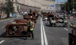 Ukraine trưng bày xe tăng Nga bị phá hủy