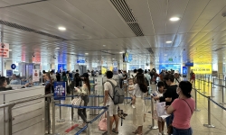 Sân bay Tân Sơn Nhất chậm hàng loạt chuyến bay do trận mưa 'lớn nhất từ đầu năm'