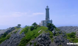 Đảo đèn Long Châu - Cao nguyên đá giữa biển khơi