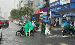 Mưa lớn gây ngập nhiều tuyến phố, Đà Nẵng ra thông báo khẩn cho học sinh nghỉ học