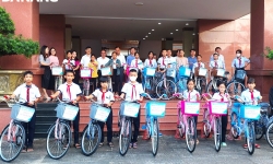 Hội Nhà báo thành phố Đà Nẵng trao tặng 20 xe đạp đến học sinh có hoàn cảnh khó khăn