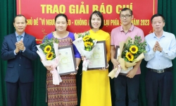 Bắc Giang: Trao giải báo chí chủ đề “Vì người nghèo - Không để ai bị bỏ lại phía sau”