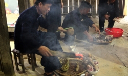 Độc đáo Lễ rước thần giữ lửa trong nhà của dân tộc Mông tỉnh Cao Bằng