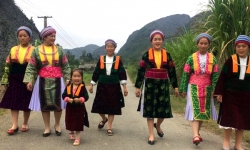 Bảo tồn và phát huy bản sắc văn hóa dân tộc Mông ở Hà Giang