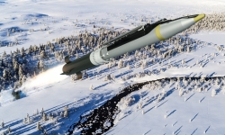 Mỹ hoãn viện trợ tên lửa tầm xa mới cho Ukraine sang năm sau